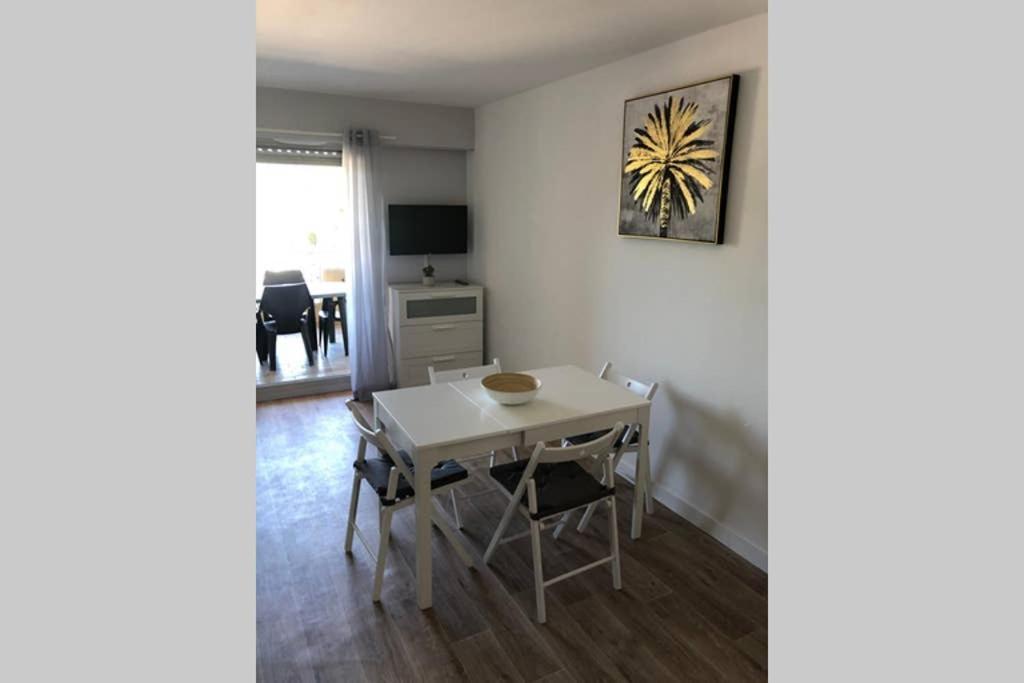 Studio Port De Hyeres Proche Des Plages Luaran gambar