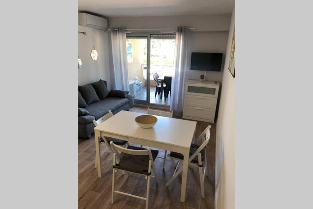 Studio Port De Hyeres Proche Des Plages Luaran gambar